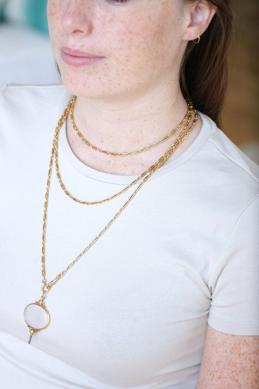 Chalcedony on gold watch key pendant - Galerie Pénélope