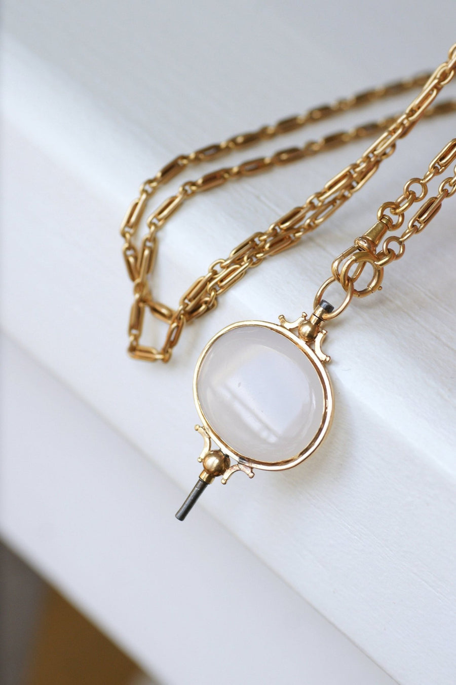 Chalcedony on gold watch key pendant - Galerie Pénélope