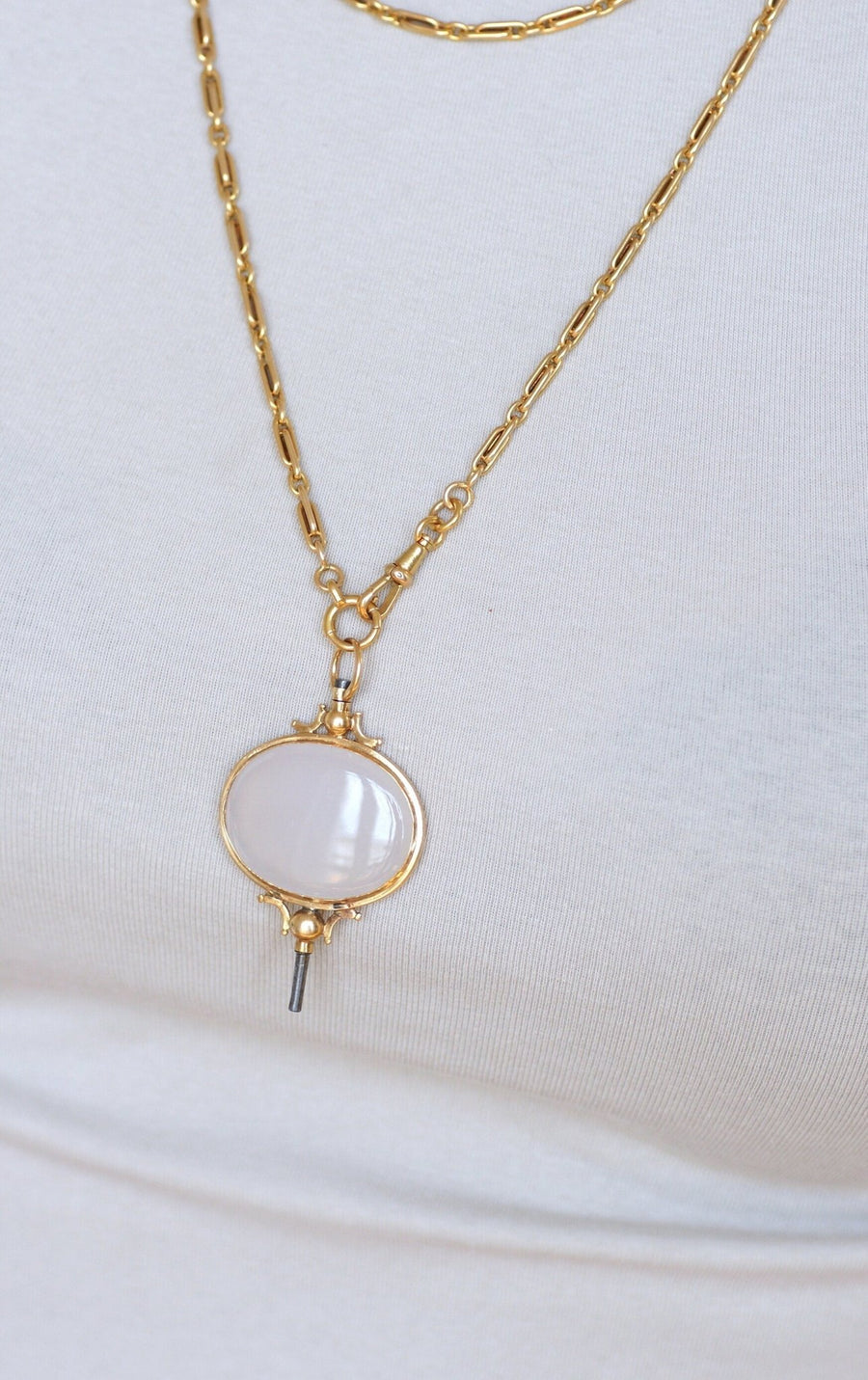 Chalcedony on gold watch key pendant - Galerie Pénélope