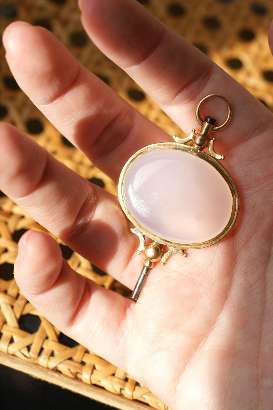 Chalcedony on gold watch key pendant - Galerie Pénélope