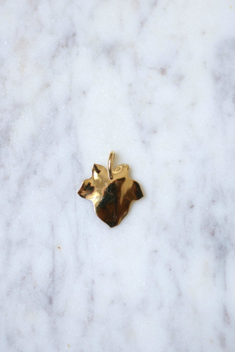 Ivy leaf pendant A.AUGIS love medal in 18Kt gold - Galerie Pénélope