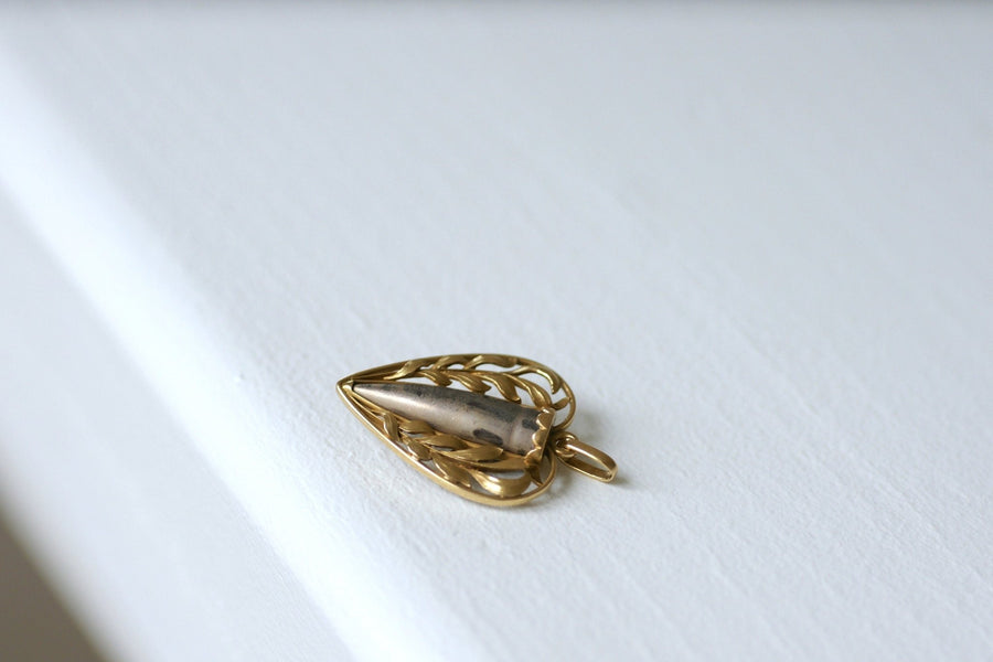 Yellow gold pendant and case - Penelope Gallery