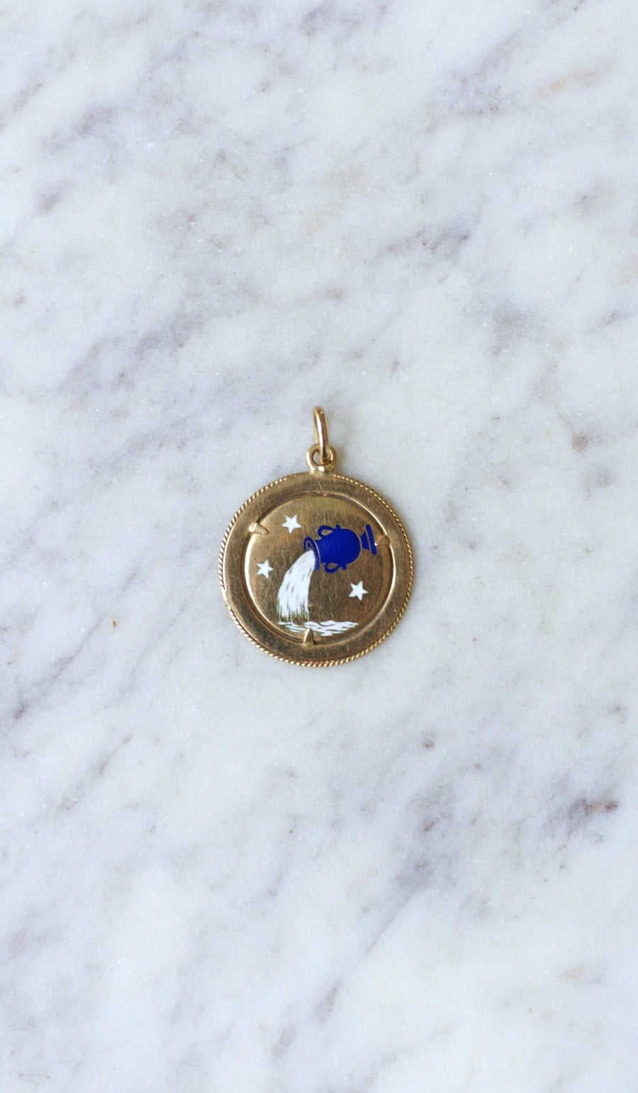 Aquarius astrological medal pendant, gold and enamel - Galerie Pénélope