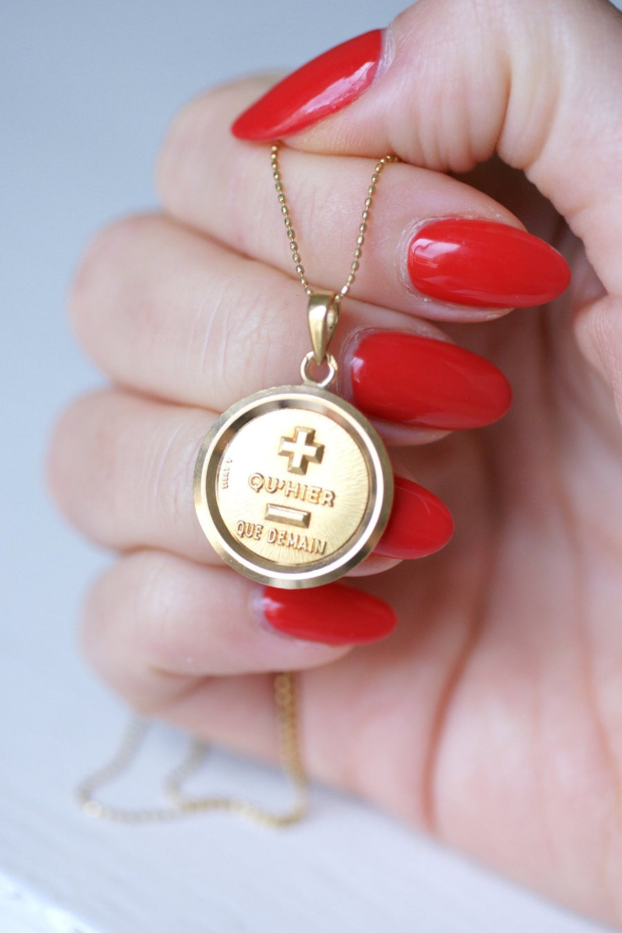 Pendant A.AUGIS Love Medal in 18Kt Yellow Gold - Galerie Pénélope