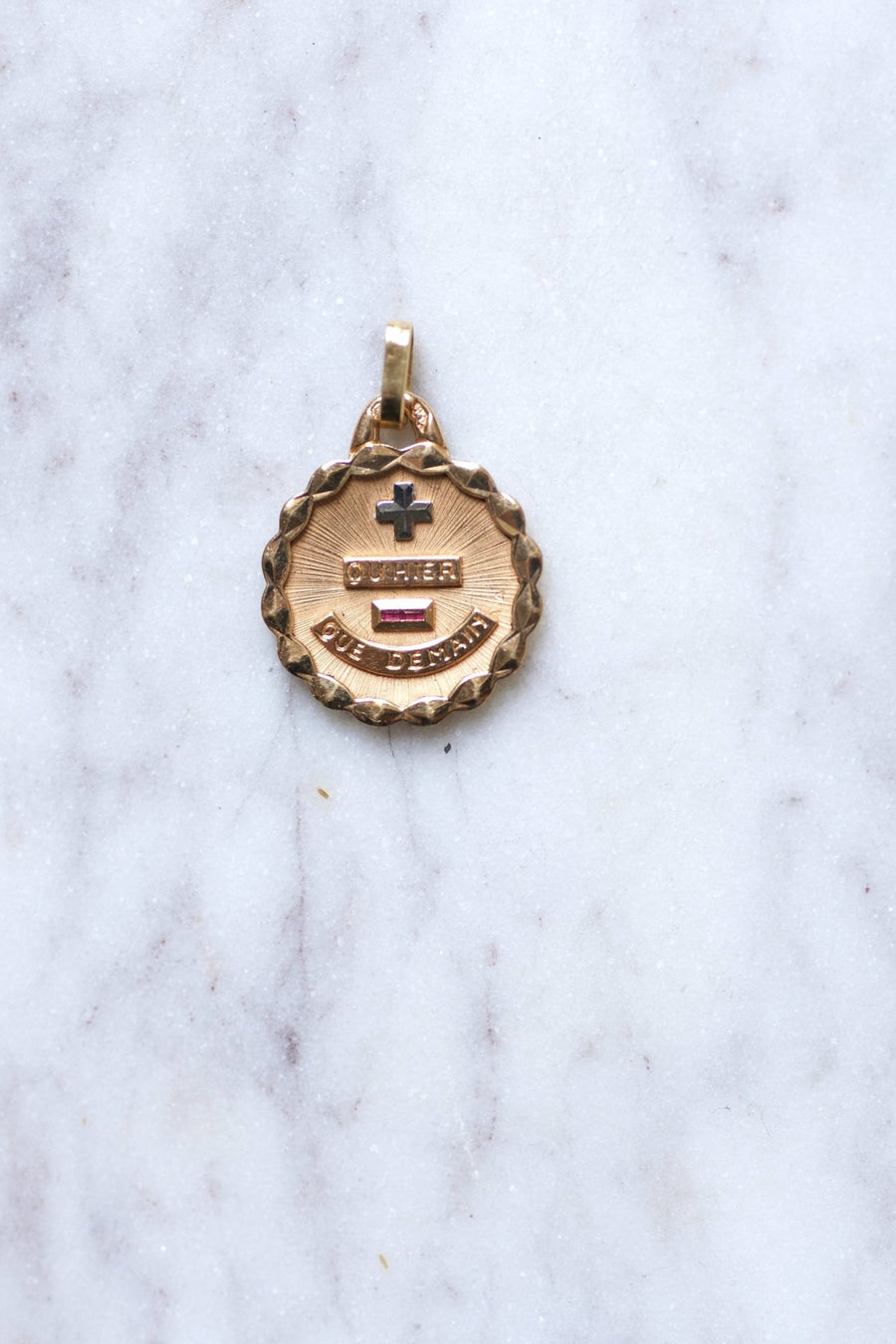 Augis Love Pendant in yellow gold - Galerie Pénélope