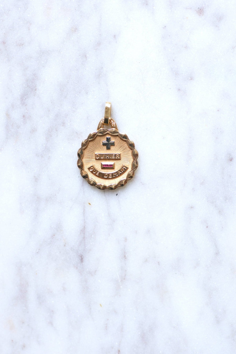 Augis Love Pendant in yellow gold - Galerie Pénélope