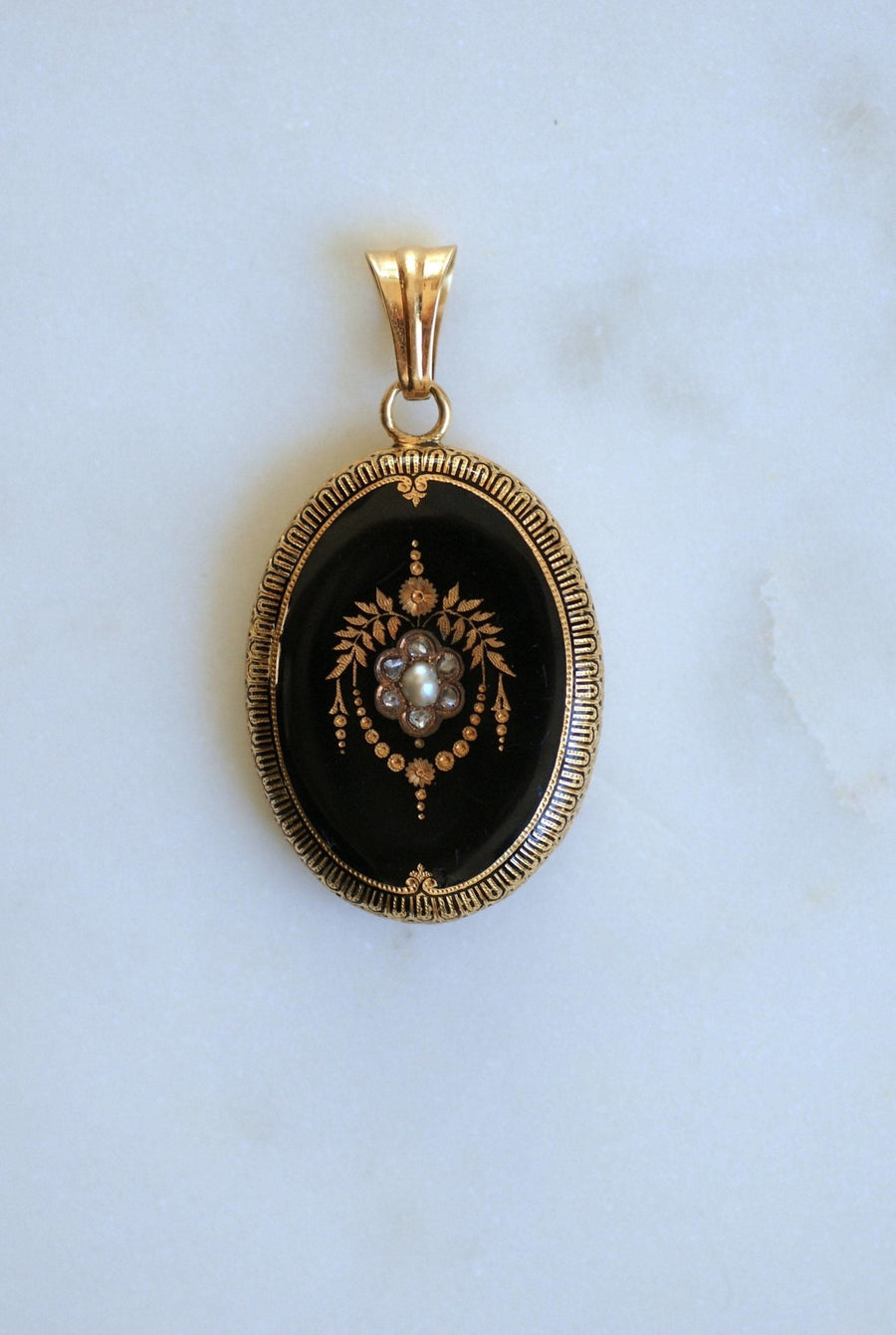 Antique gold, black enamel, pearl and diamond medallion pendant - Galerie Pénélope