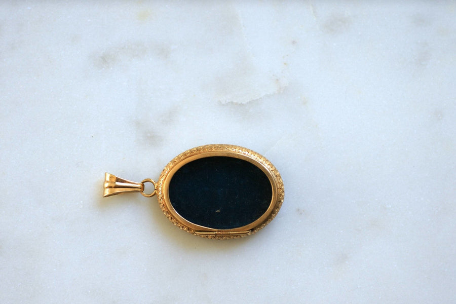 Antique gold, black enamel, pearl and diamond medallion pendant - Galerie Pénélope
