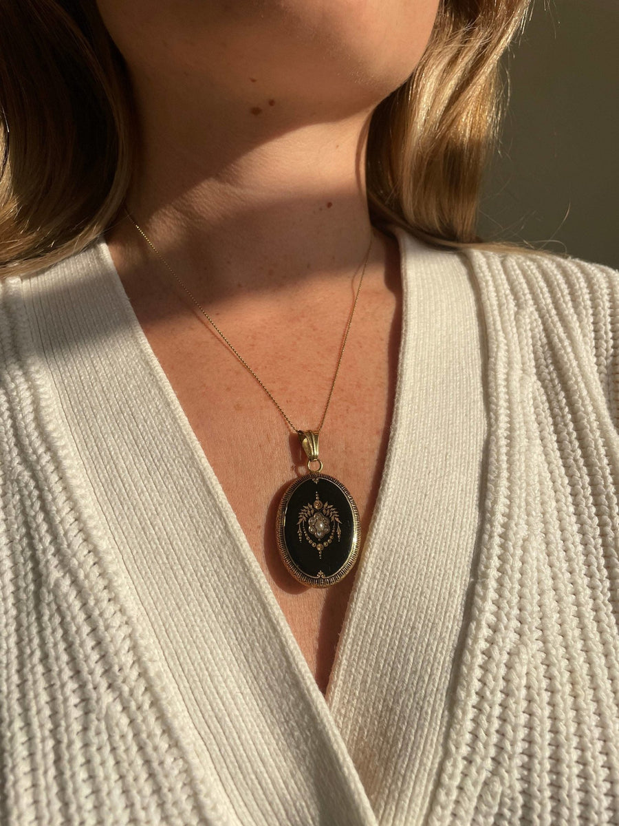 Antique gold, black enamel, pearl and diamond medallion pendant - Galerie Pénélope