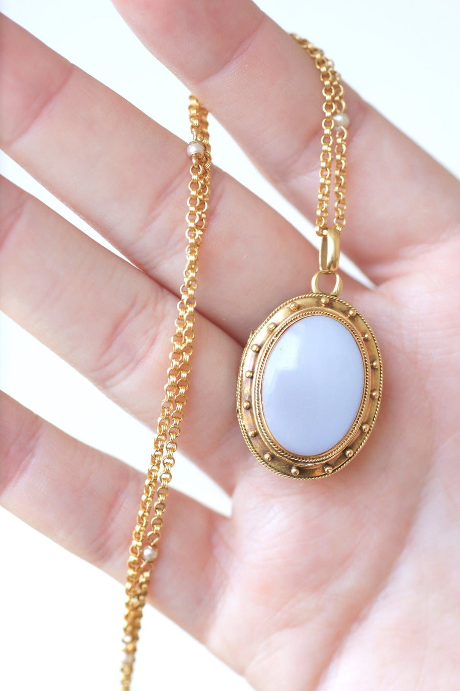Gold and agate medallion pendant - Penelope Gallery
