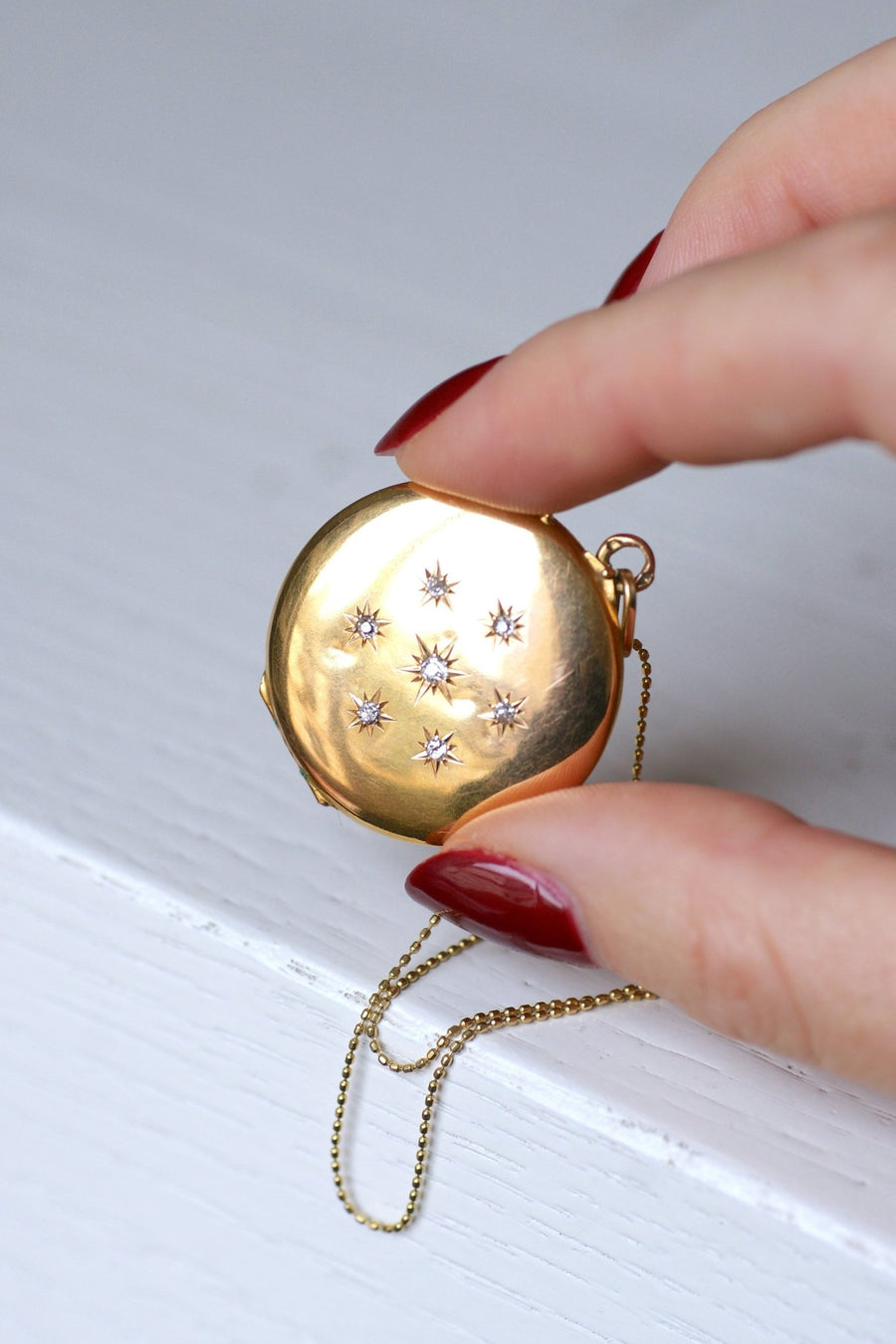 Antique round medallion pendant in yellow gold and diamonds - Galerie Pénélope