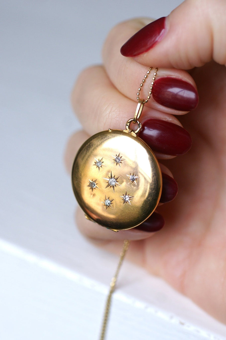 Antique round medallion pendant in yellow gold and diamonds - Galerie Pénélope