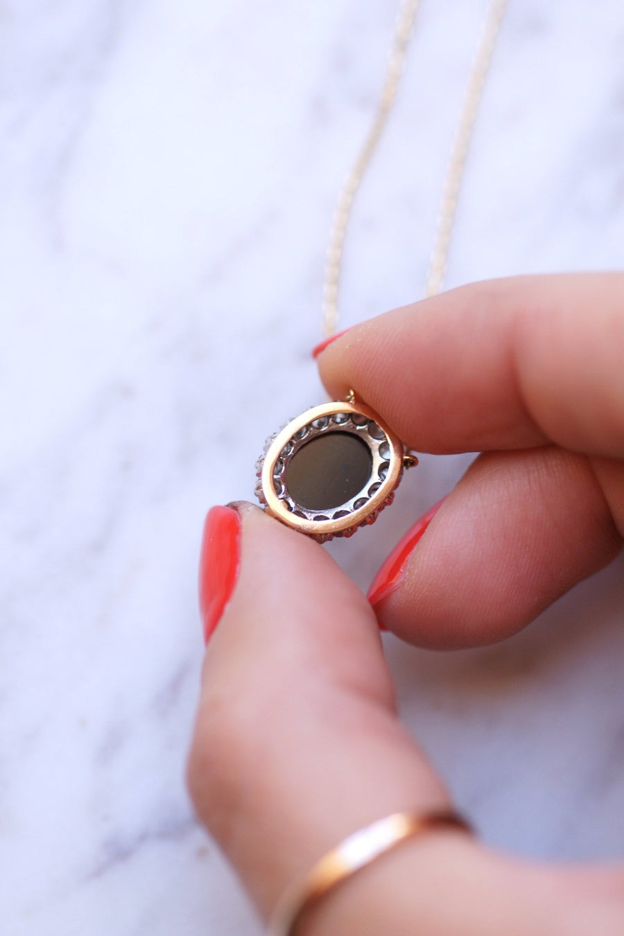 Victorian gold pendant, cameo surrounded by diamonds - Galerie Pénélope