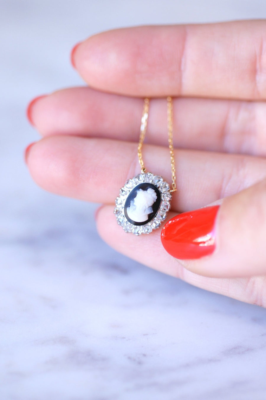 Victorian gold pendant, cameo surrounded by diamonds - Galerie Pénélope