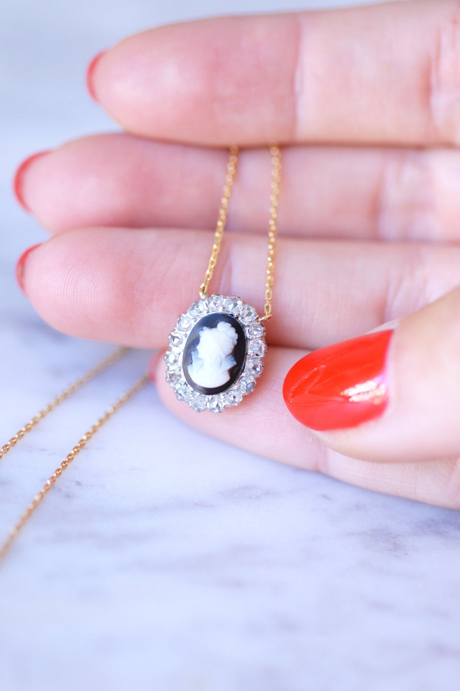 Victorian gold pendant, cameo surrounded by diamonds - Galerie Pénélope