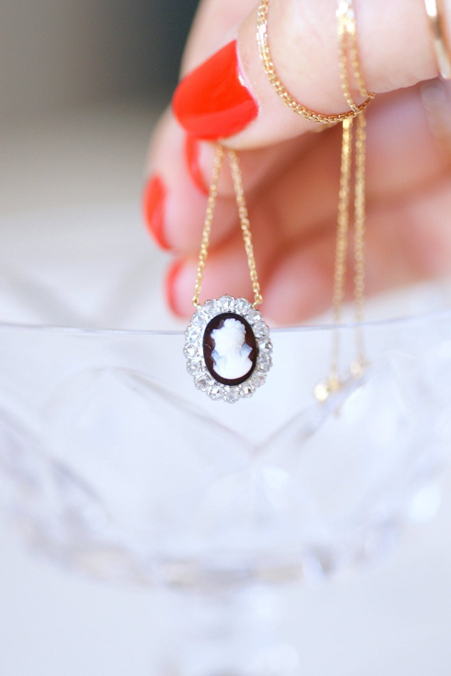 Victorian gold pendant, cameo surrounded by diamonds - Galerie Pénélope