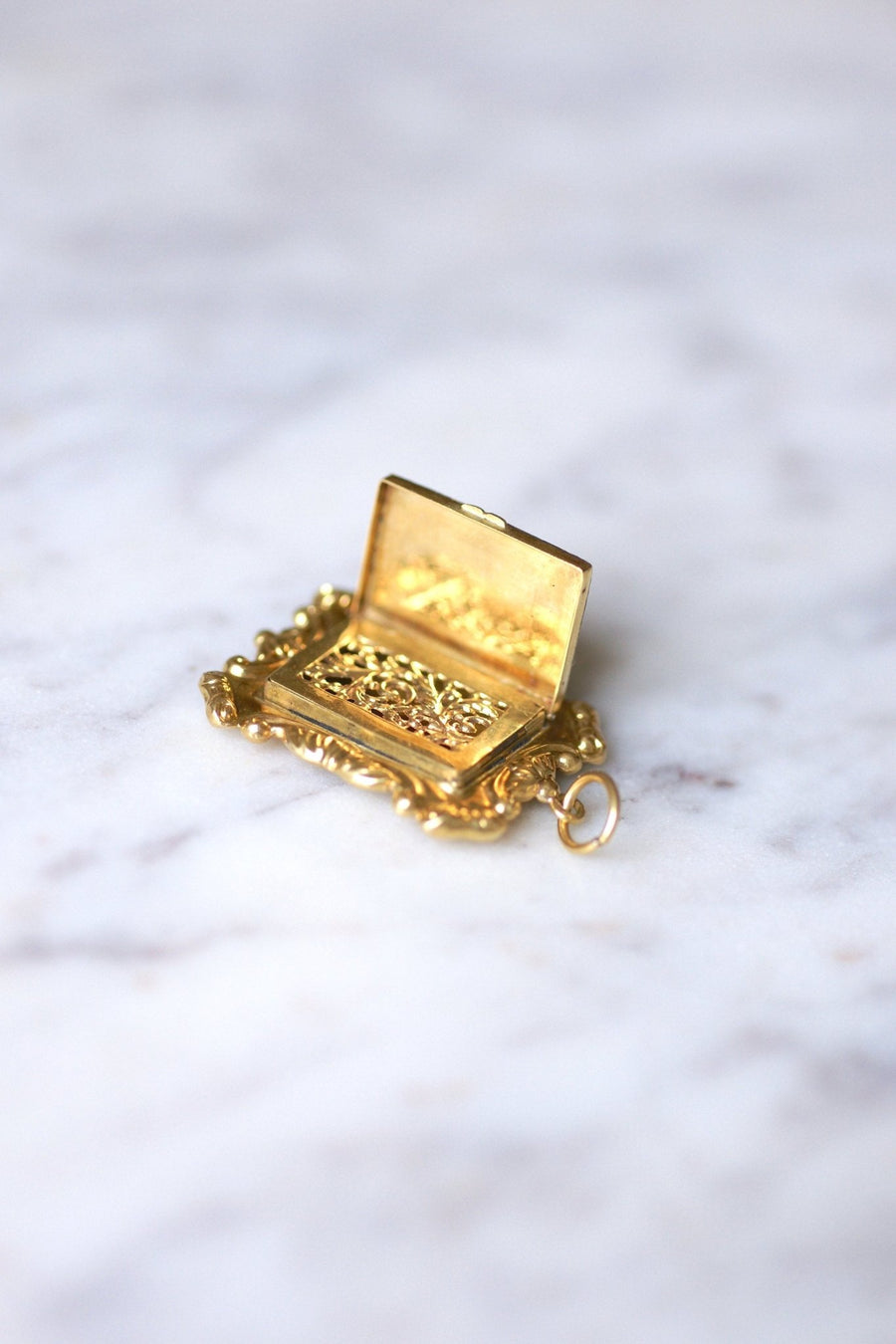 Antique vinaigrette pendant in yellow gold, Restoration period - Galerie Pénélope