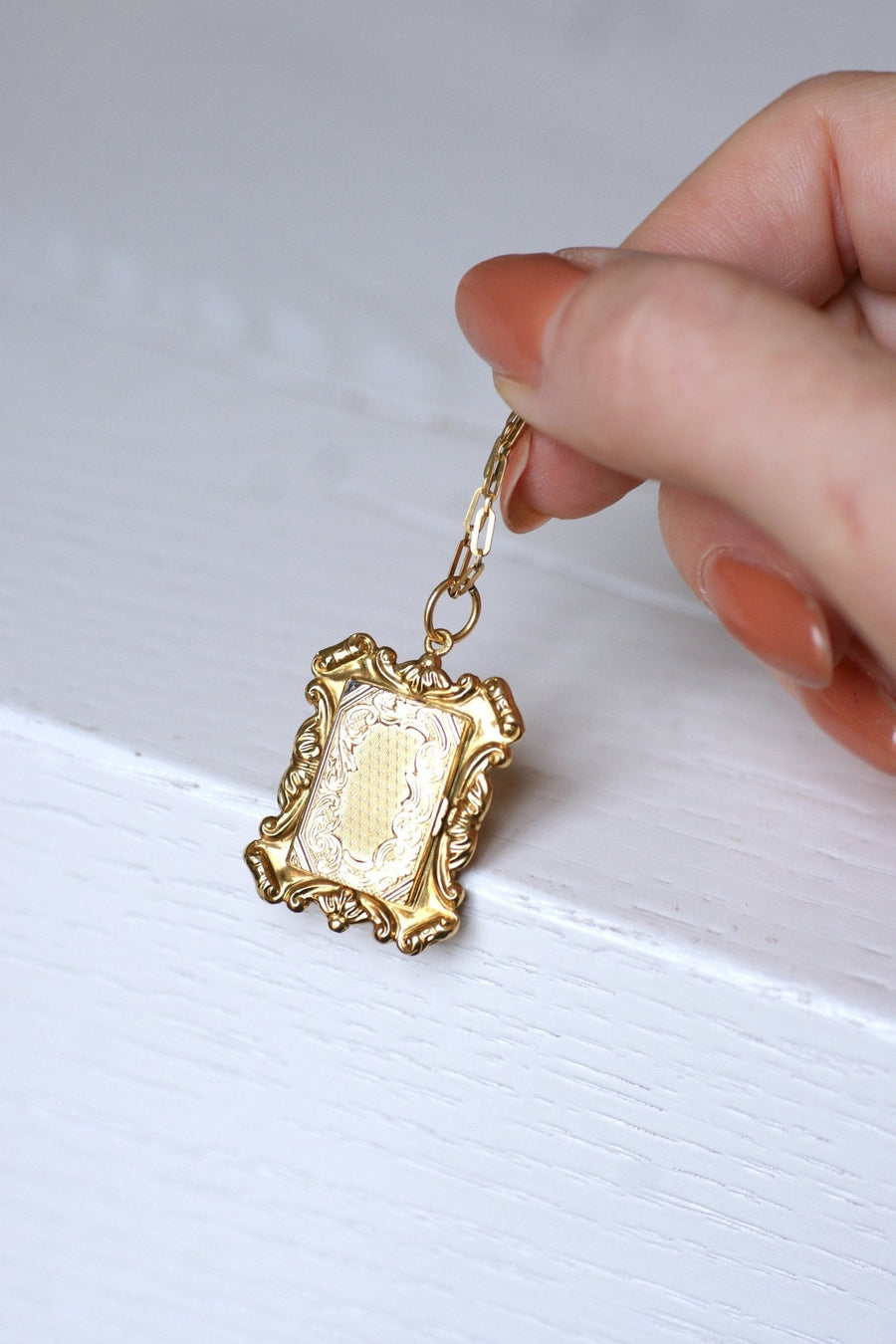 Antique vinaigrette pendant in yellow gold, Restoration period - Galerie Pénélope