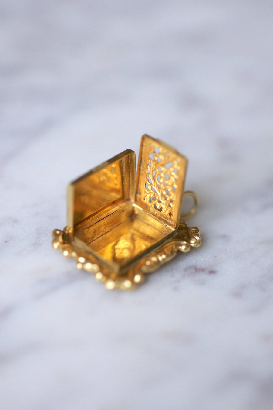 Antique vinaigrette pendant in yellow gold, Restoration period - Galerie Pénélope