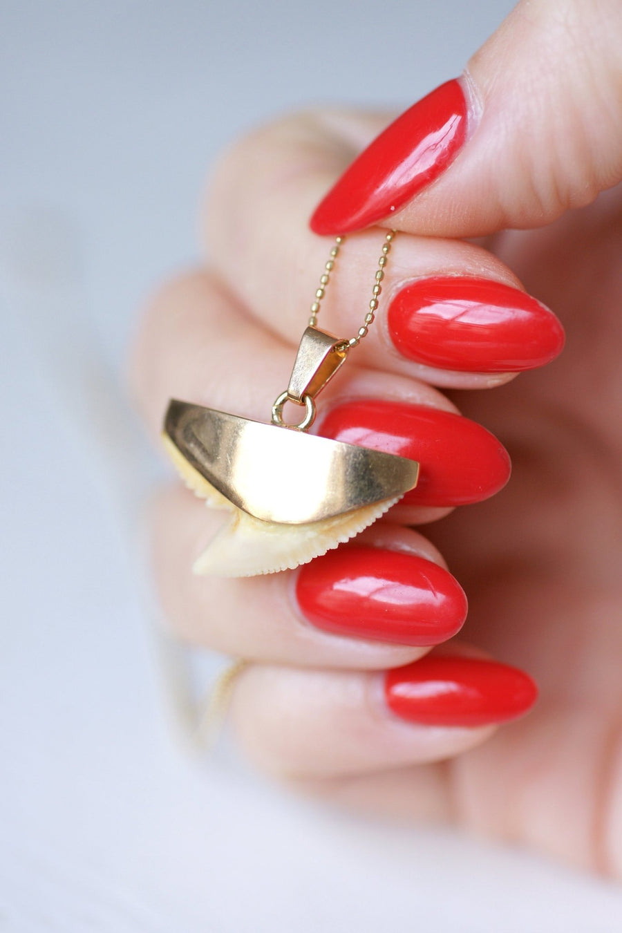 Vintage charm shark's tooth pendant on 18Kt pink gold - Galerie Pénélope
