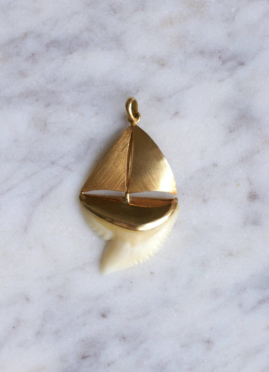 Shark tooth sailboat pendant on gold - Penelope Gallery