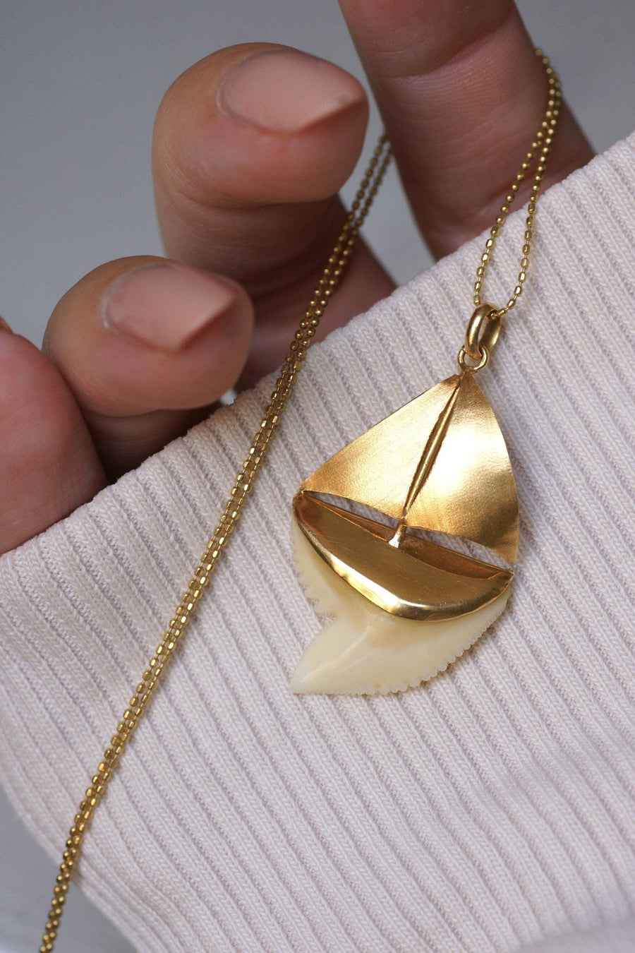 Shark tooth sailboat pendant on gold - Penelope Gallery