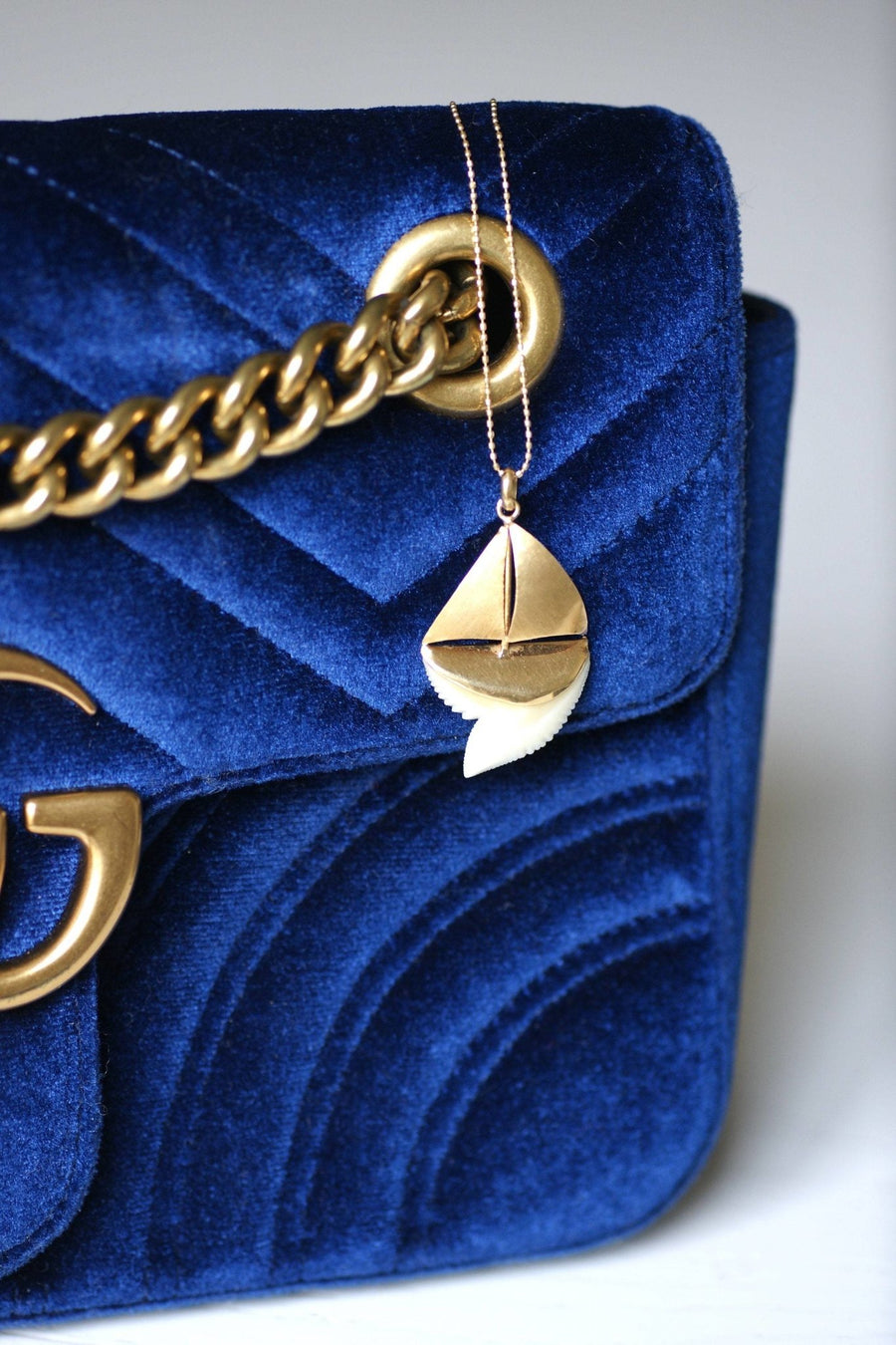 Shark tooth sailboat pendant on gold - Penelope Gallery