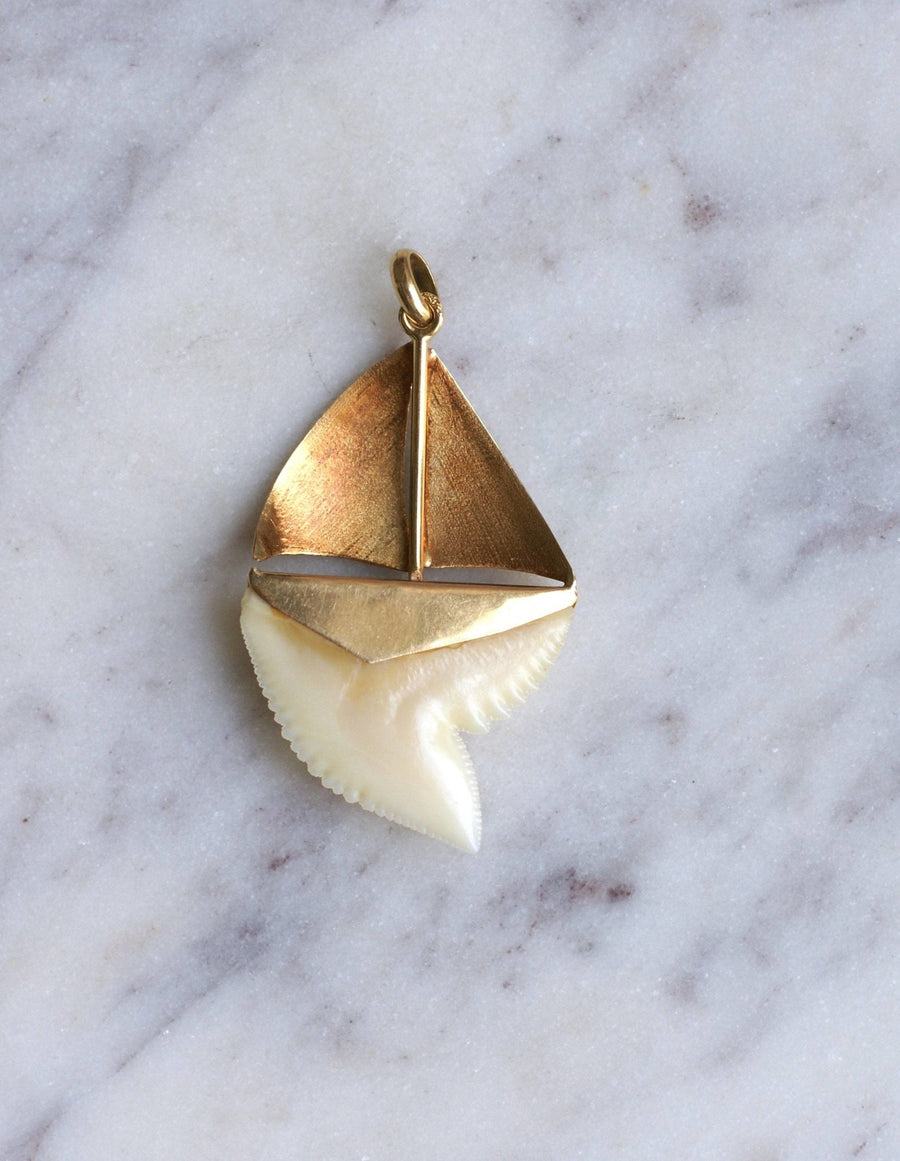 Shark tooth sailboat pendant on gold - Penelope Gallery