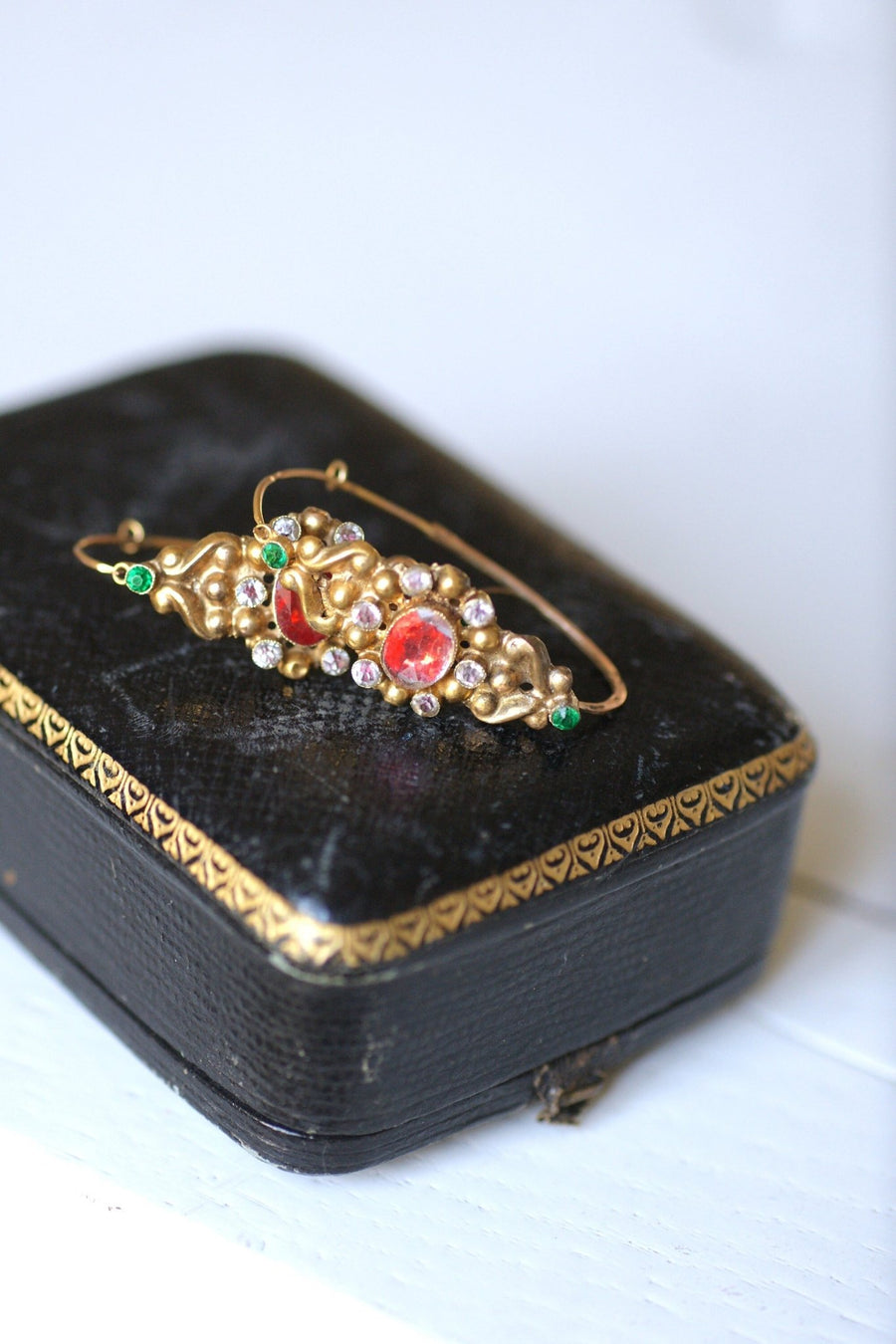 Gold and coloured stone fishes - Penelope Gallery