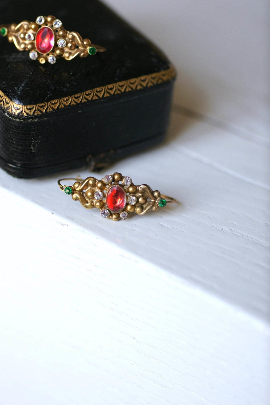 Gold and coloured stone fishes - Penelope Gallery